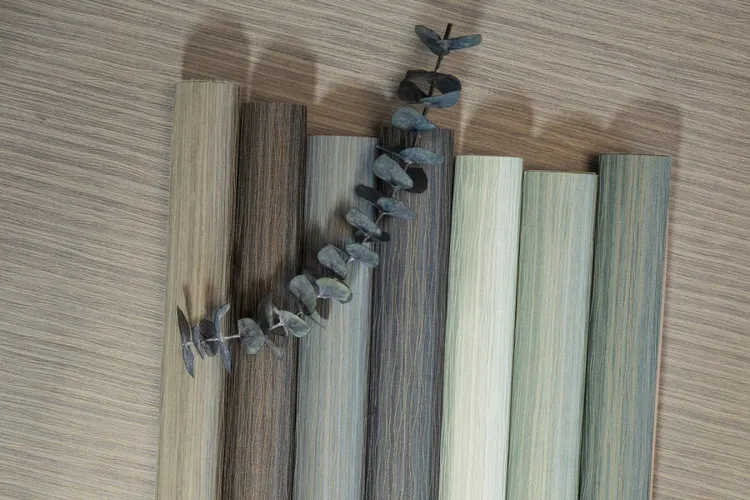 Fiber - Parato fibrato effetto legno naturale in rilievo vari colori.